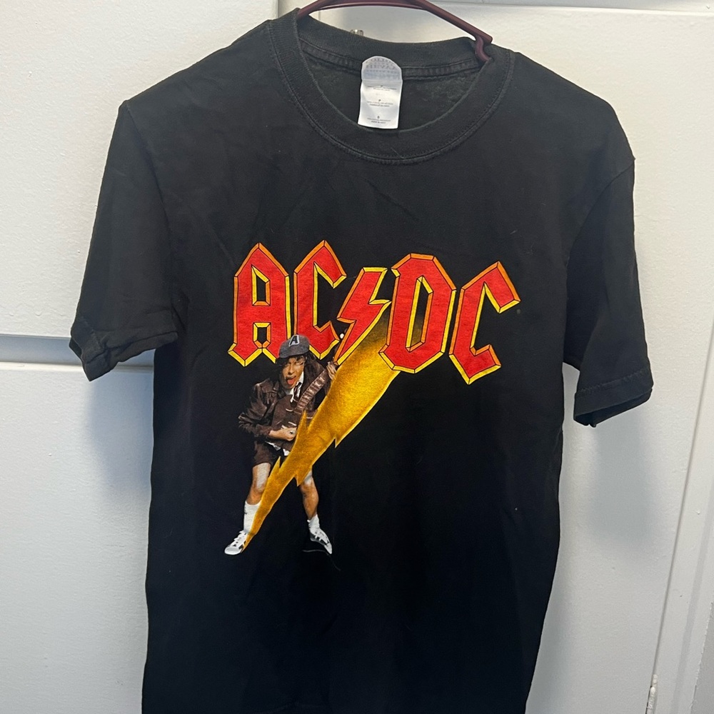 SMALL SHORT SLEEVE AC/DC
